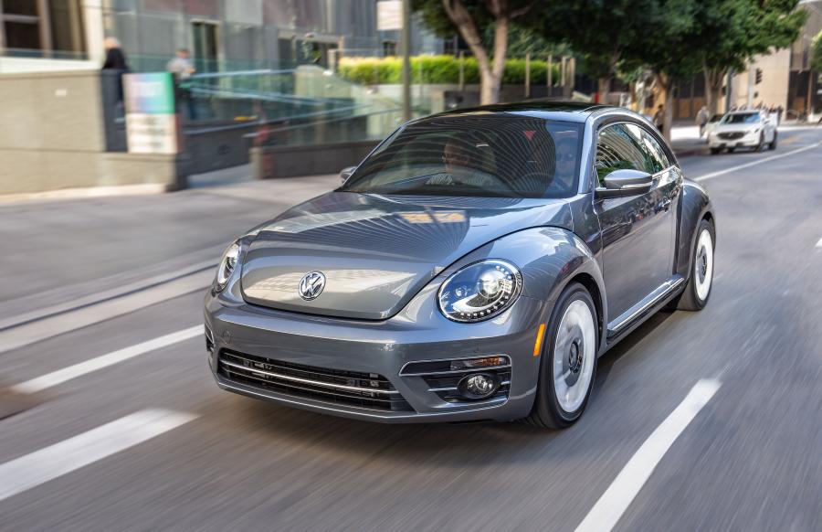  Volkswagen Beetle SEL Final Edition 2018 года  (WW) (фото 1 из 19)